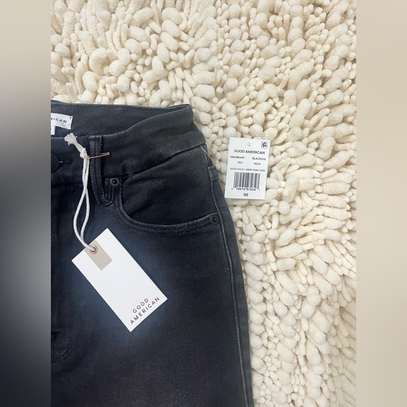 Good American Good Waist Crop Jeans Black Wash Distressed Hem Women's 00/24 NWT - Picture 3 of 4